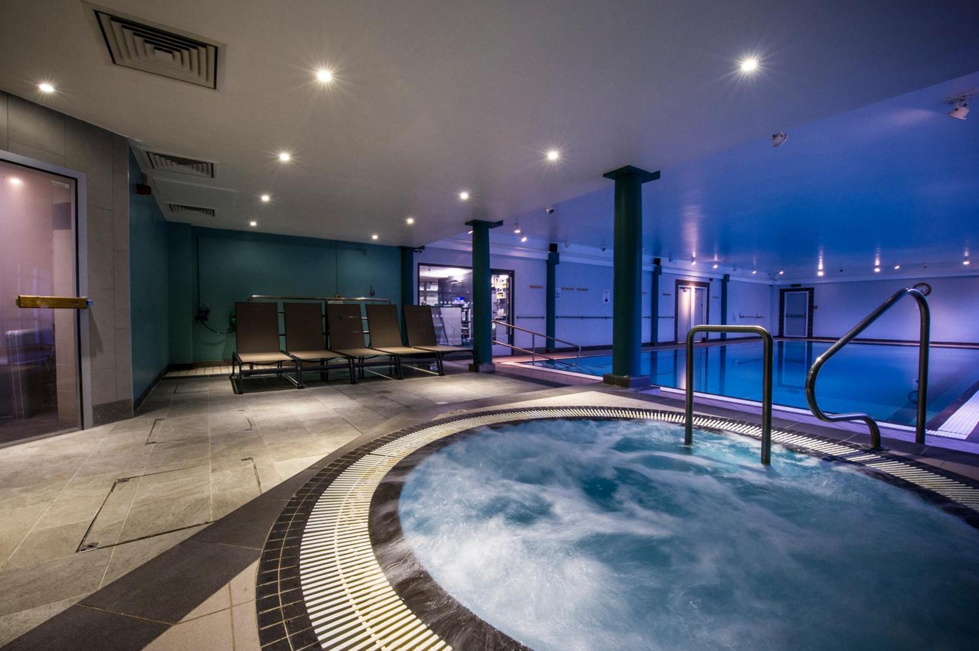 Doubletree By Hilton Cheltenham-Cotswolds Extérieur photo