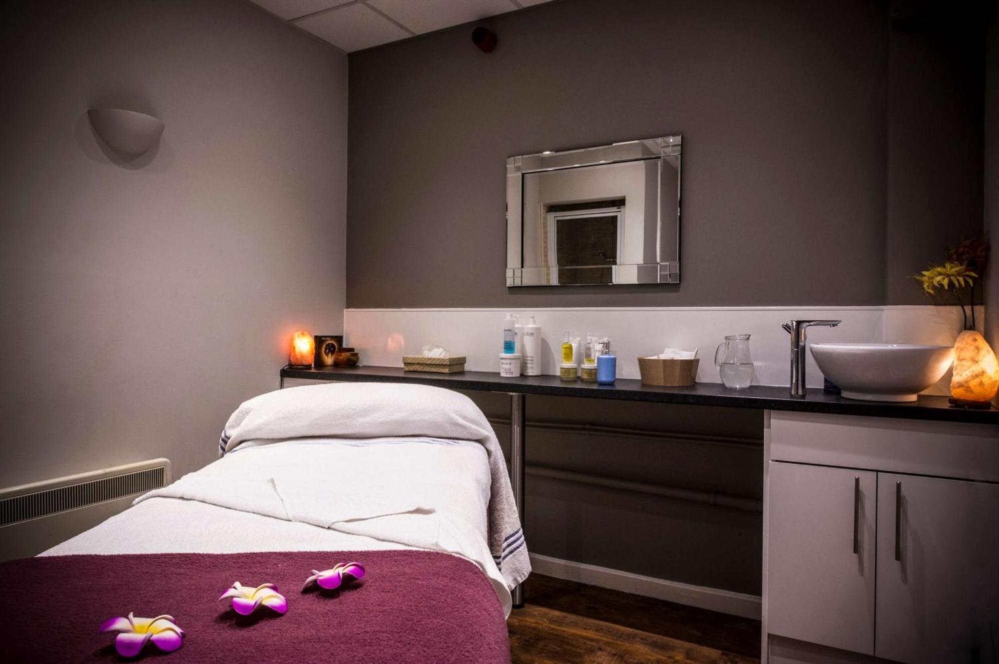 Doubletree By Hilton Cheltenham-Cotswolds Extérieur photo